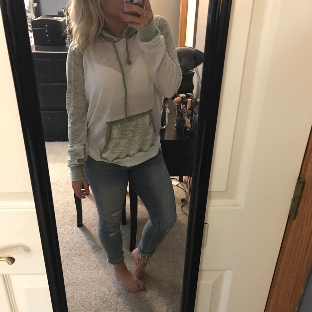 Thin, lightweight Billabong hoodie